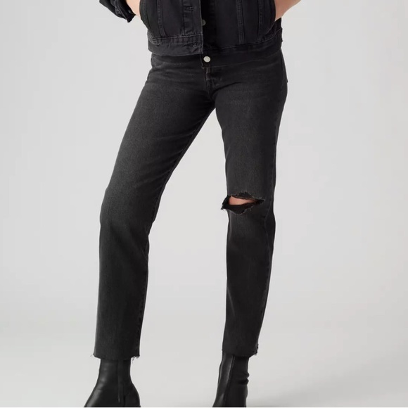 Levi's Wedgie Straight Black Denim Jeans - Picture 2 of 8
